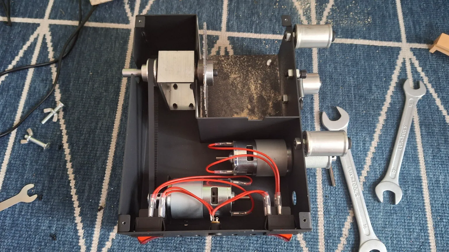 tableSawDisassembled